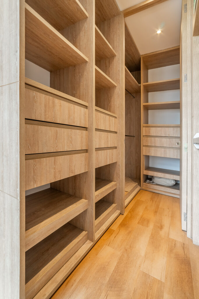 Vestier del Air House, Cassa Luxury Homes, Bogotá, Colombia.