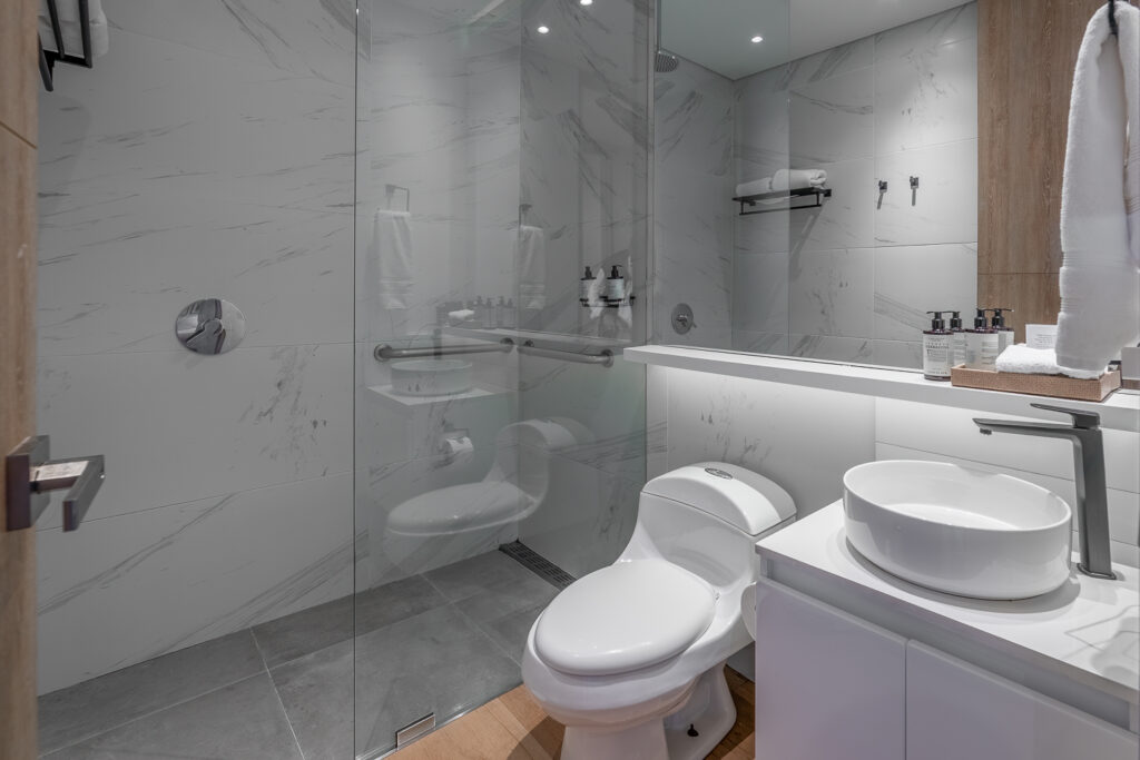 Baño del Flat Park, Cassa Luxury Homes, Bogotá, Colombia
