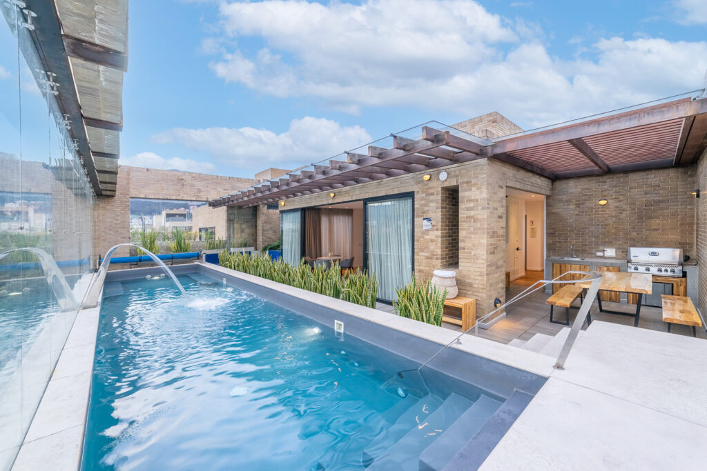 Piscina, Cassa Luxury Homes, Bogotá, Colombia.