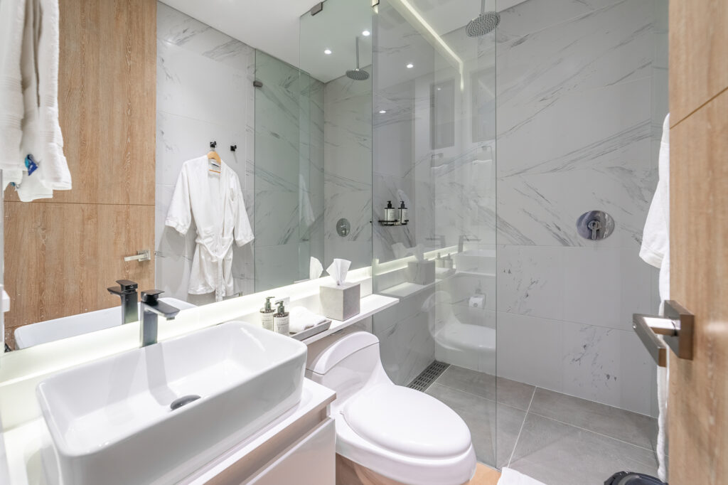 Baño del Penthouse 85M, Cassa Luxury Homes, Bogotá, Colombia.