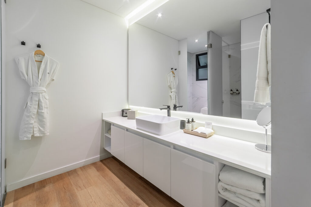 Baño del Studio Urbano, apartamentos de 54 mts. Cassa Luxury Homes, Bogotá, Colombia.