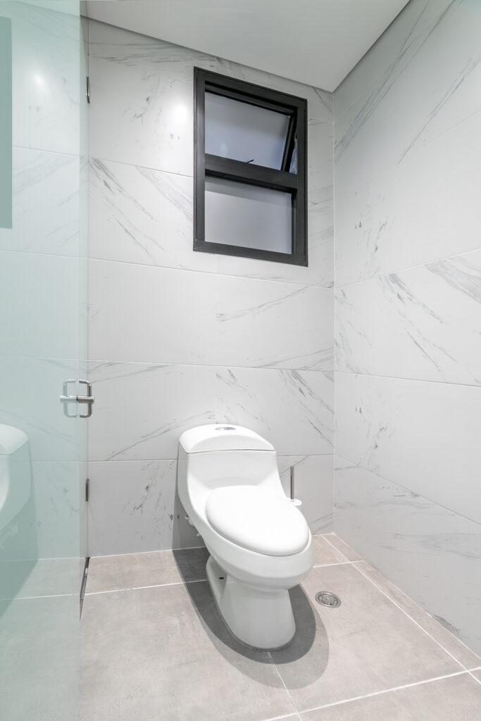 Baño del Studio Urbano, apartamentos de 54 mts. Cassa Luxury Homes, Bogotá, Colombia.