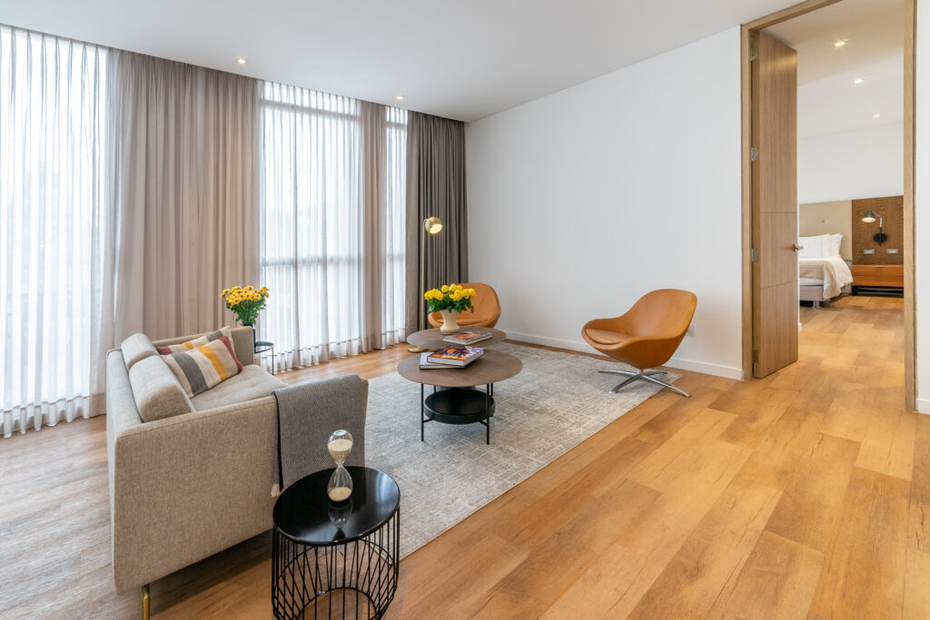 Amplios espacios del Penthouse 94M, Cassa Luxury Homes, Bogotá, Colombia.
