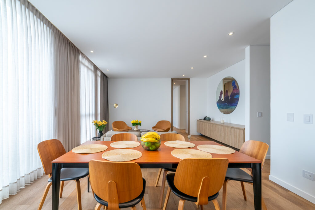 Comedor del Penthouse 94M, Cassa Luxury Homes, Bogotá, Colombia.